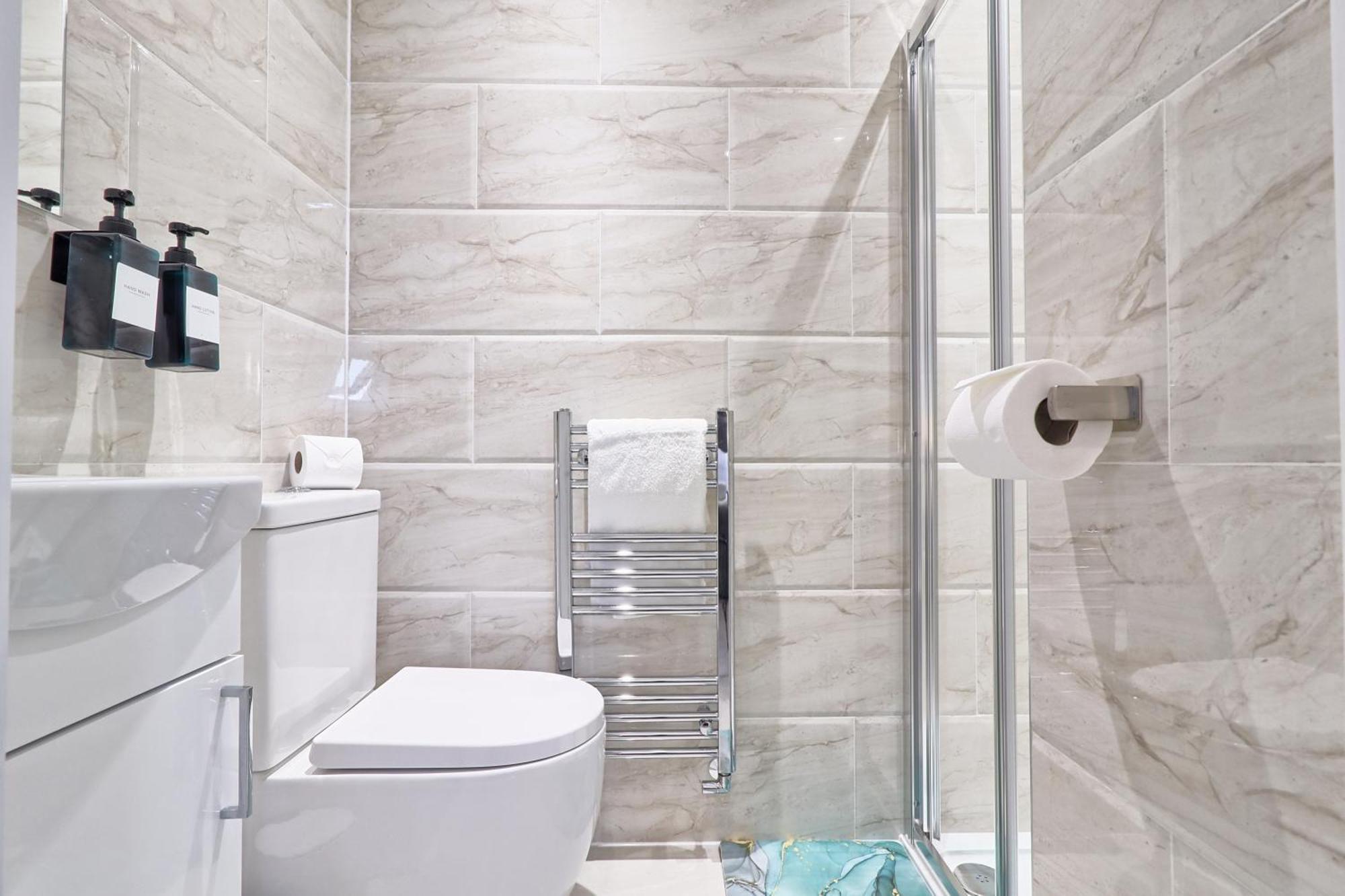 Writtle Massive 4 Bedroom Apartment With Parking In Gorgeous Countryside Location & Short Drive To Chelmsford City Centre Contractors Welcome エクステリア 写真