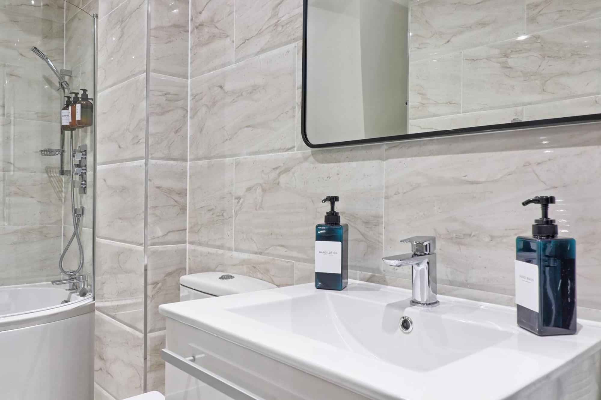 Writtle Massive 4 Bedroom Apartment With Parking In Gorgeous Countryside Location & Short Drive To Chelmsford City Centre Contractors Welcome エクステリア 写真