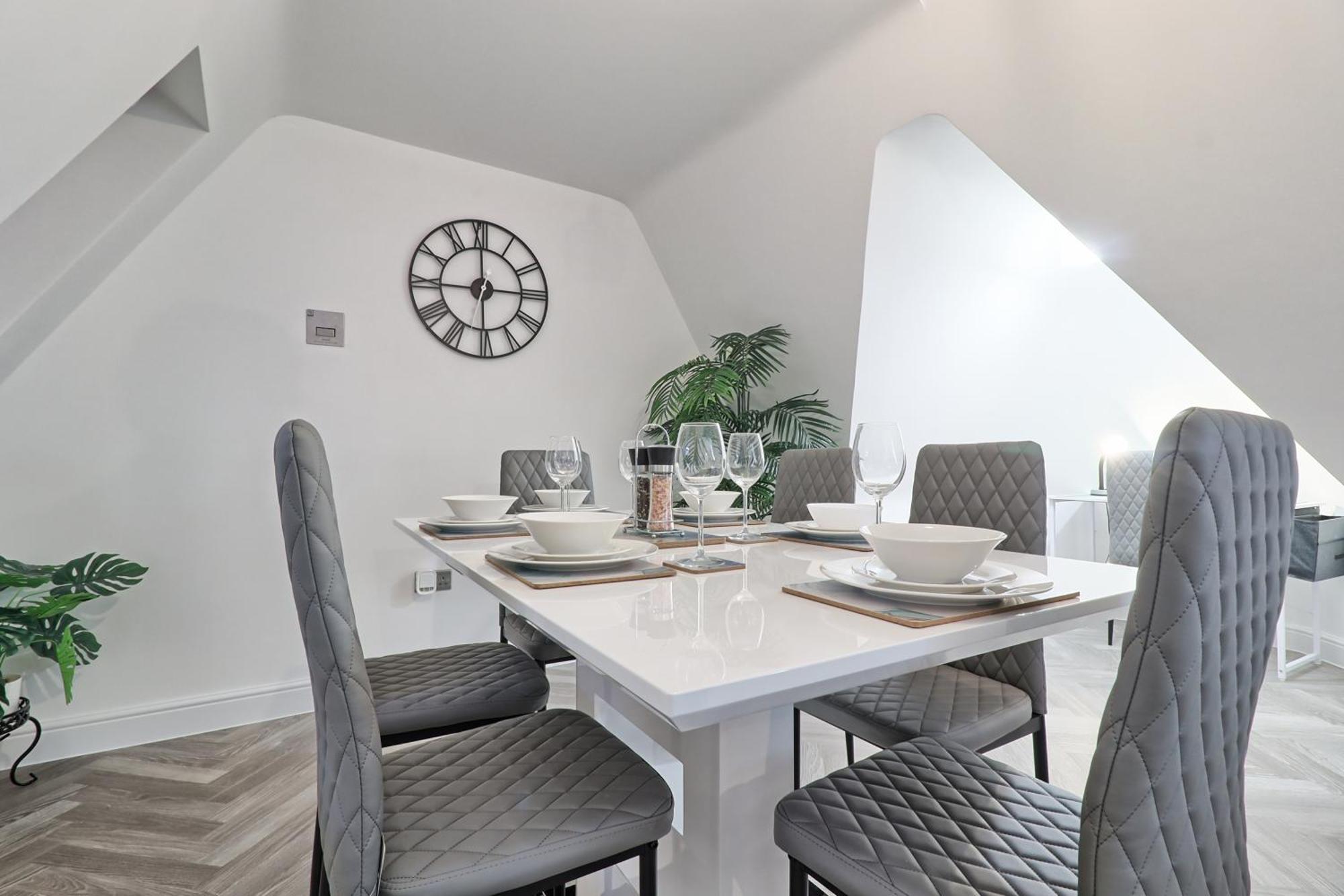 Writtle Massive 4 Bedroom Apartment With Parking In Gorgeous Countryside Location & Short Drive To Chelmsford City Centre Contractors Welcome エクステリア 写真